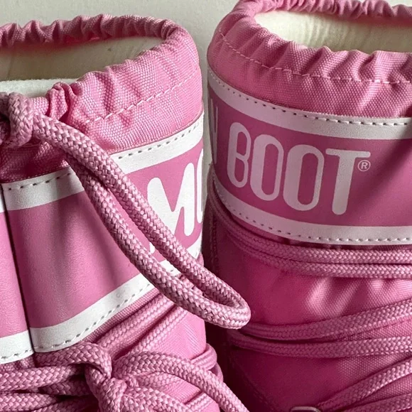 Moon Boot Icon Low 2 Snowboots in Pink - Picture 3 of 7